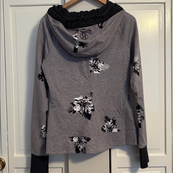 Lululemon Scuba Hoodie With Ruffle Hood Full Zip Size 10 EUC Grey Black Floral - Picture 9 of 10